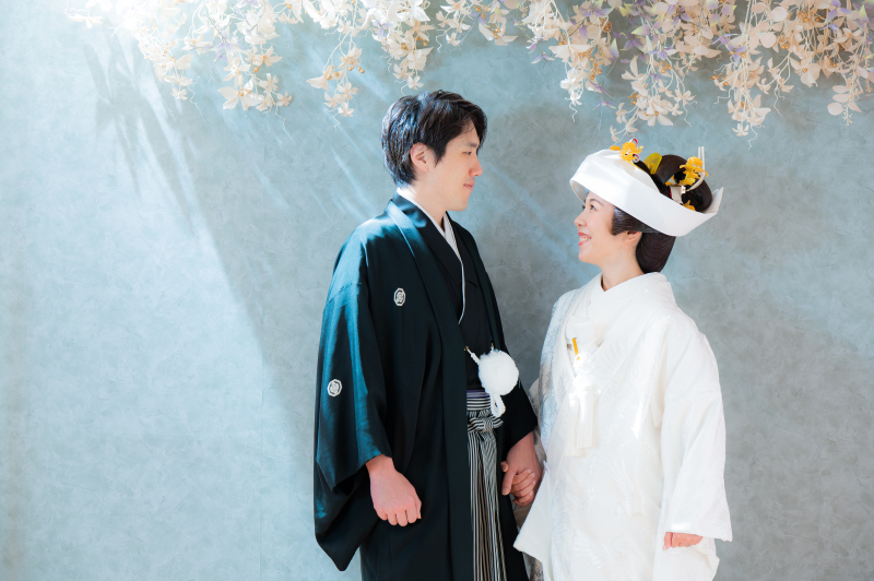 グレー背景 ＆ ホワイトフラワー