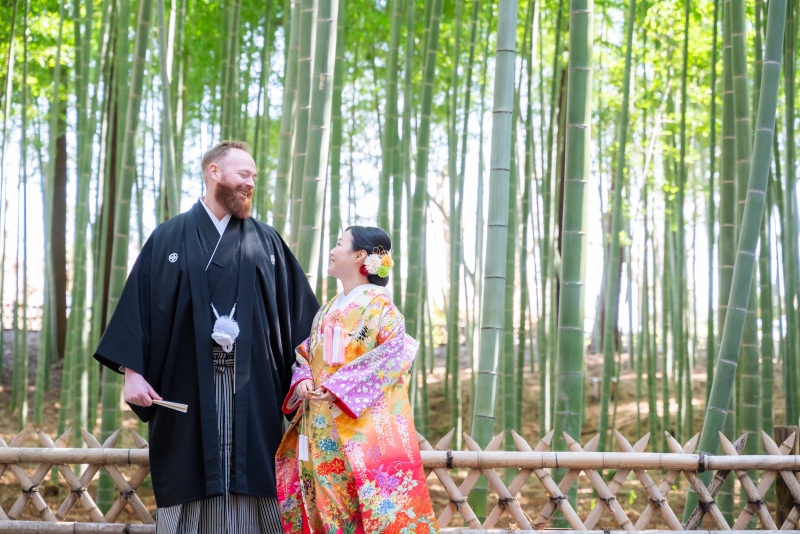 竹林をバックに...