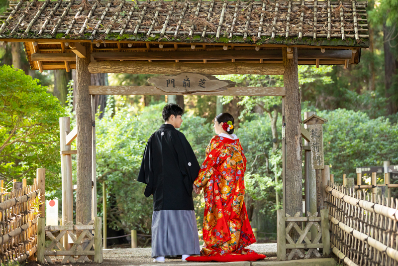 偕楽園芝前門にて