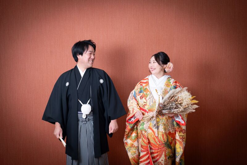 ブラウン背景にて