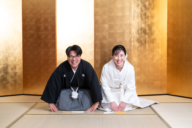 お出かけ前に金屏風で