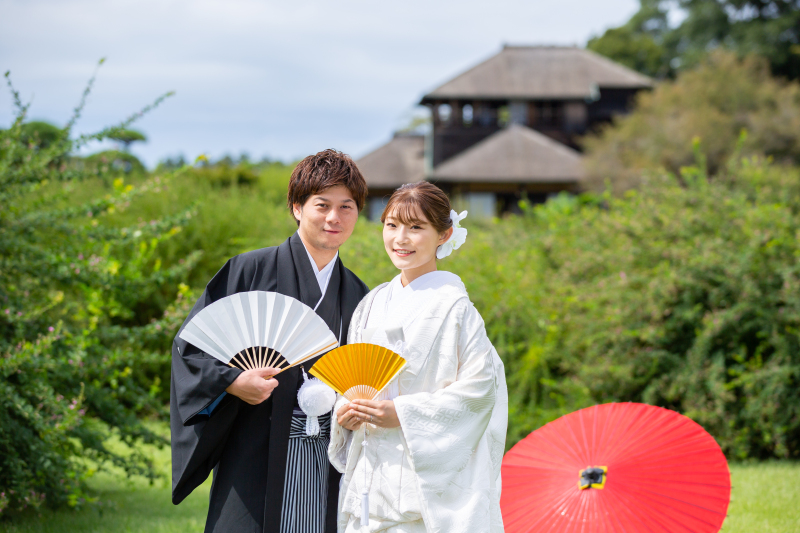好文亭をバックに！