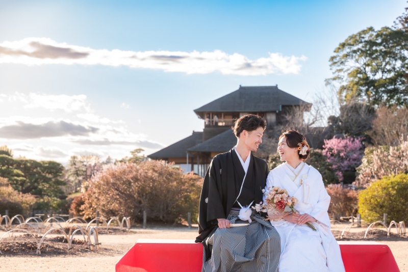 好文亭をバックに...