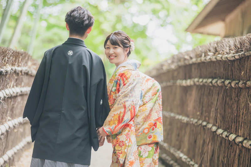 偕楽園藁の塀にて