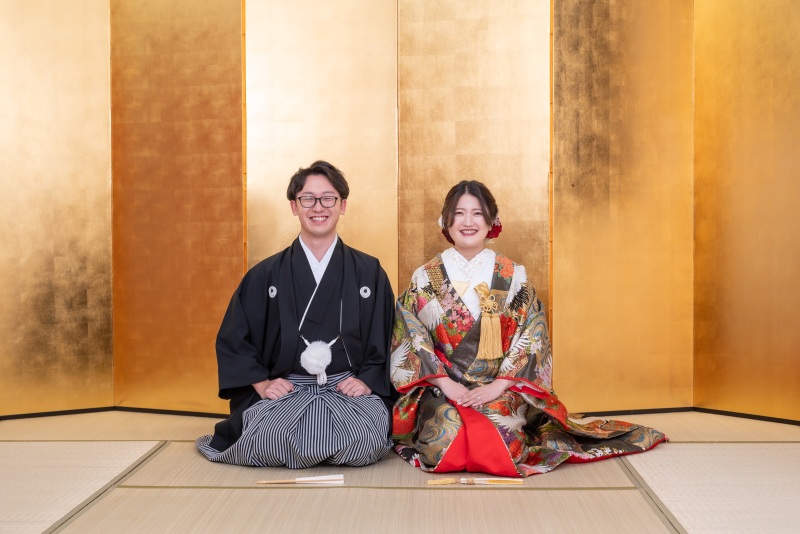 定番の金屏風前で