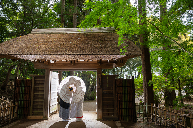 偕楽園中門にて