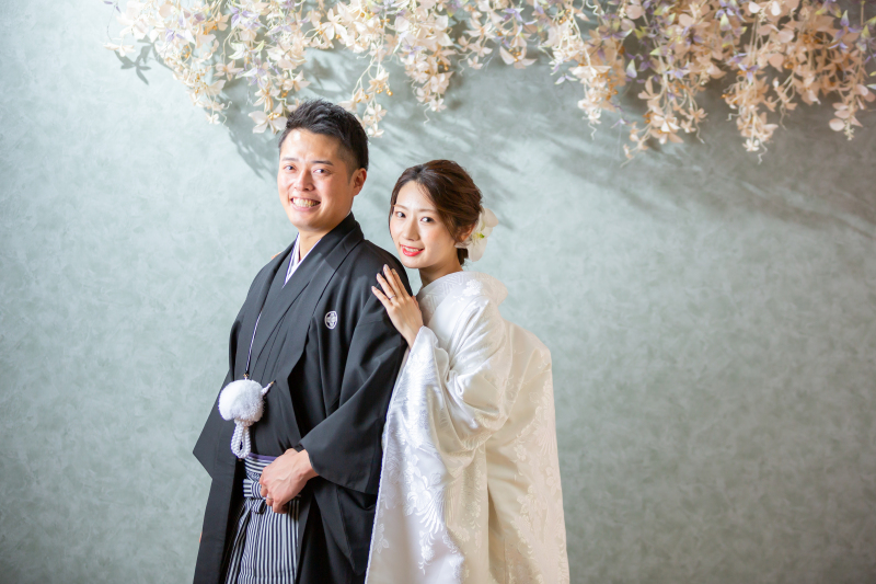 グレー背景 ＆ ホワイトフラワー