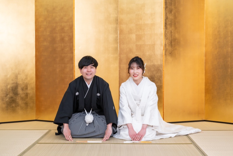 定番の金屏風前で