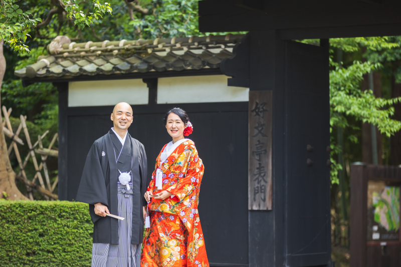 シックな雰囲気漂う表門でのショット