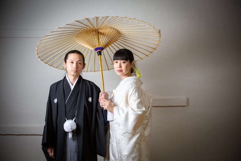 白の番傘で涼しげに