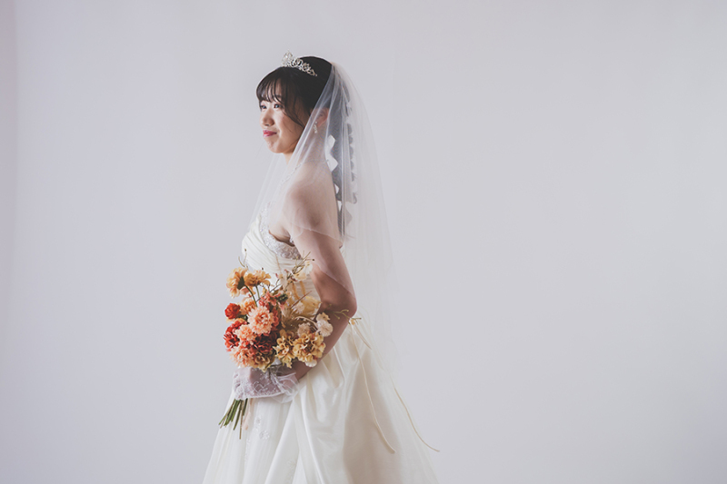 スタジオ背景：ペーパーバックホワイト