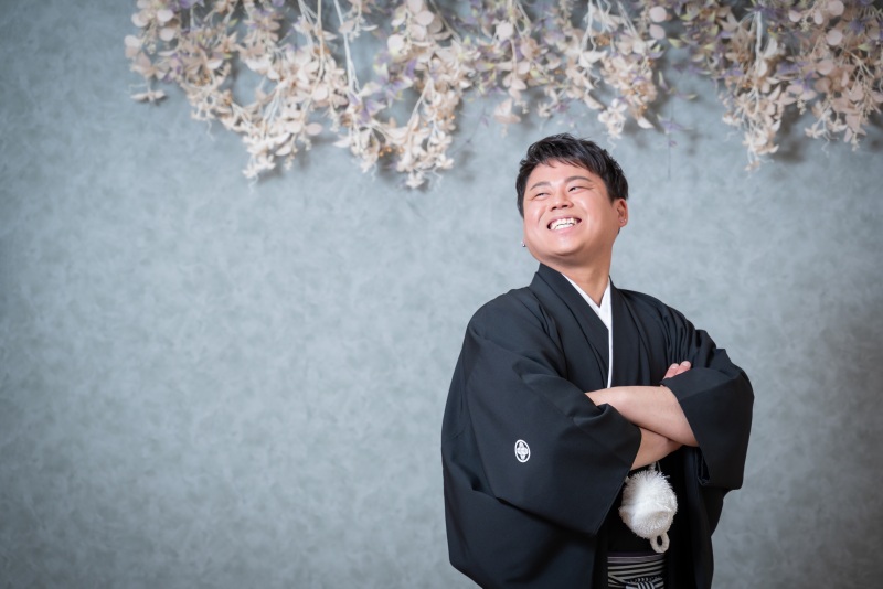 スタジオ背景：グレーバックフラワーにて