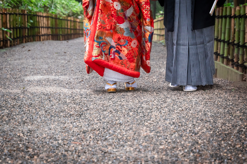 手元やヘアスタイル。足元カットも忘れずに
