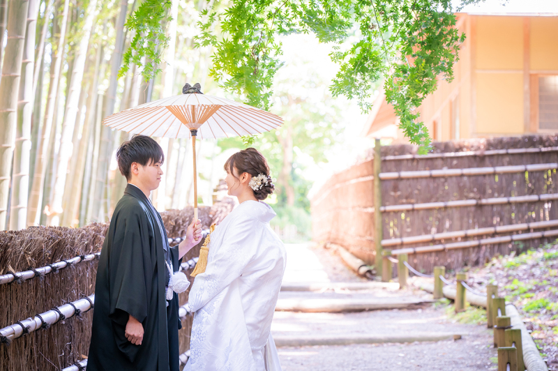 竹林藁の塀にて