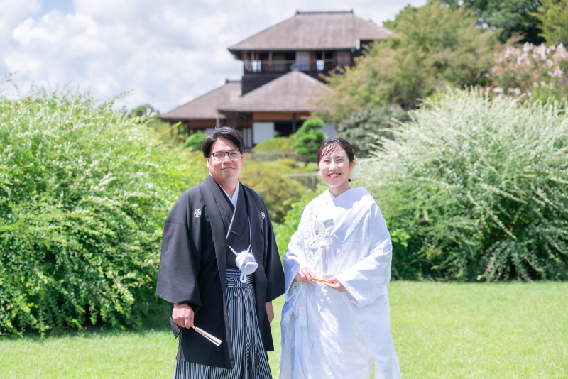 好文亭をバックに