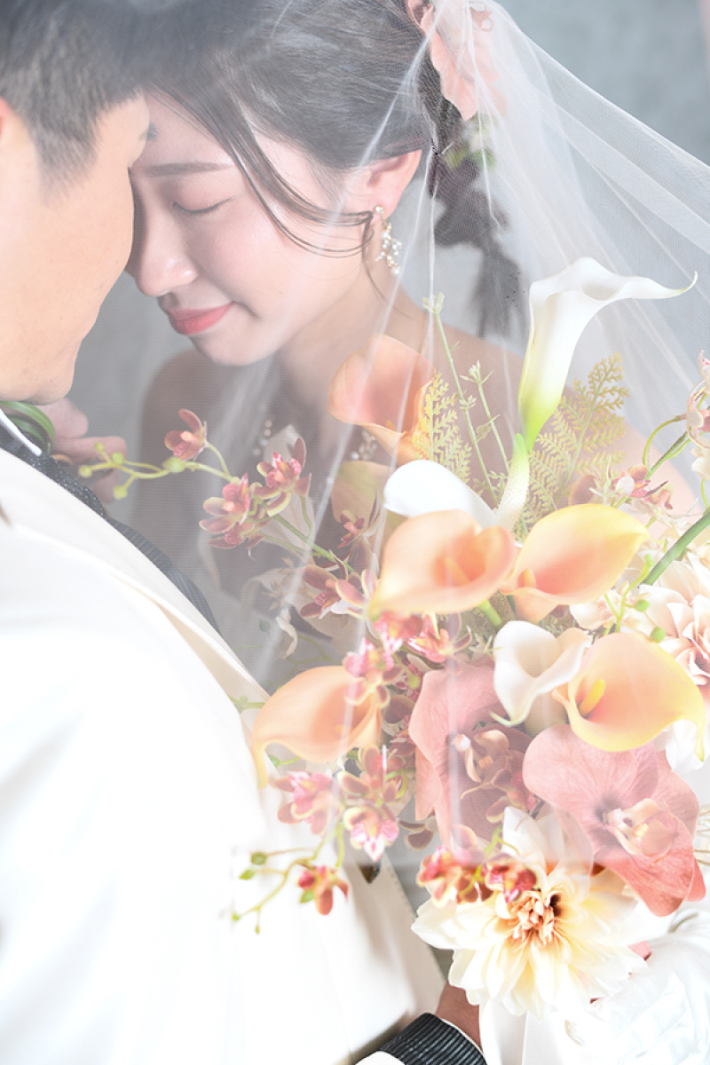 ベールに包まれて