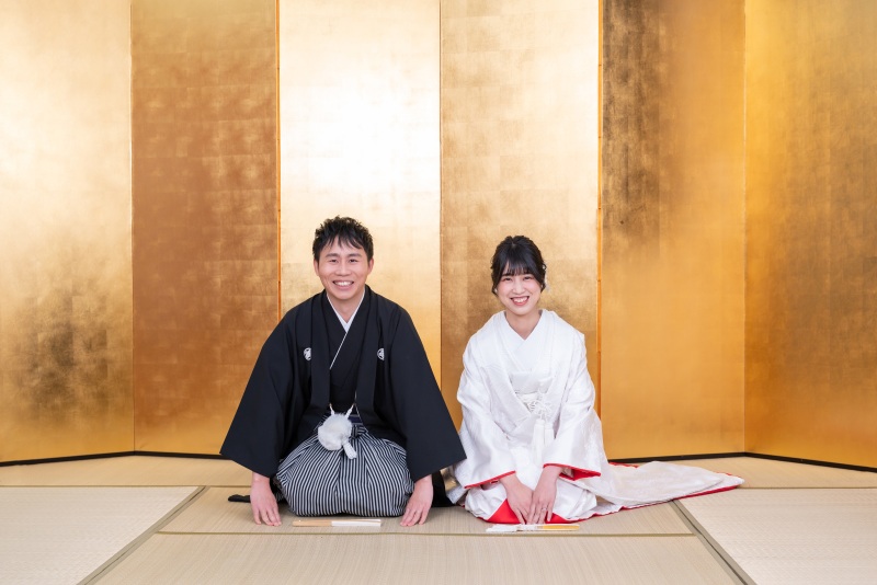 定番の金屏風前で