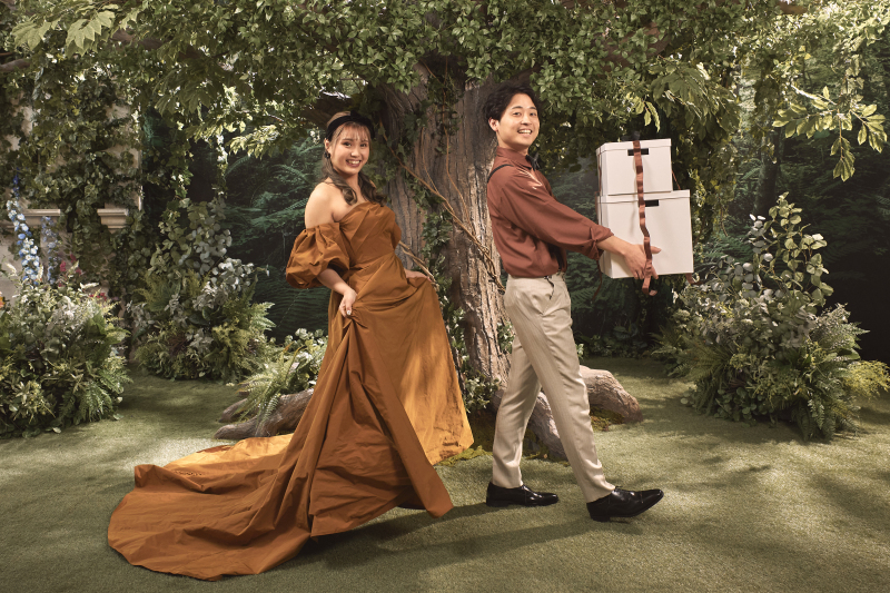 大きなシンボルツリーの前で☀︎