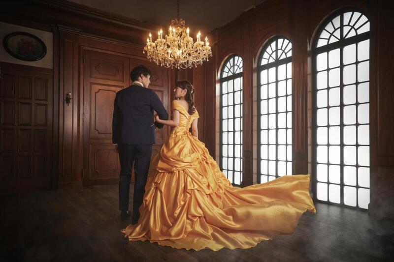 ドレスをフワッとバックショット♪