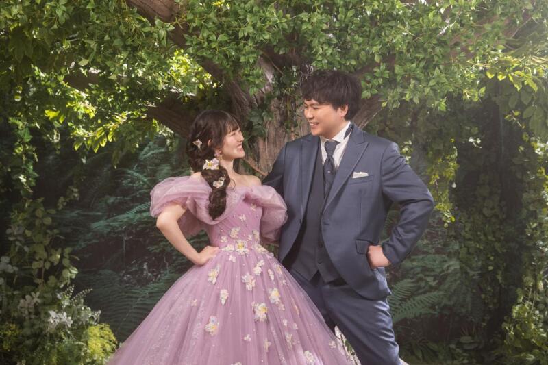 明るい森でお二人のショット！