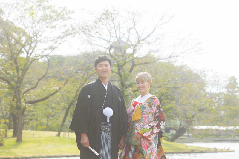 庭園をバックに正面からのショット！