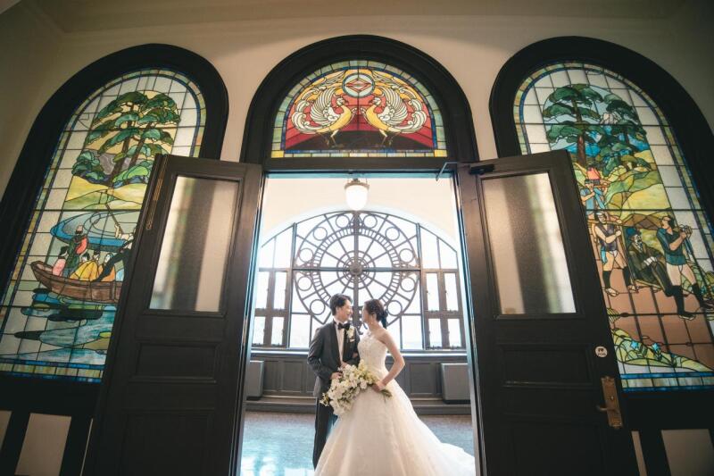 ステンドグラスで華やかでロマンチックに