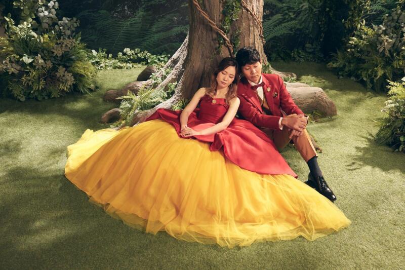 木にもたれかかってお昼寝ショット！