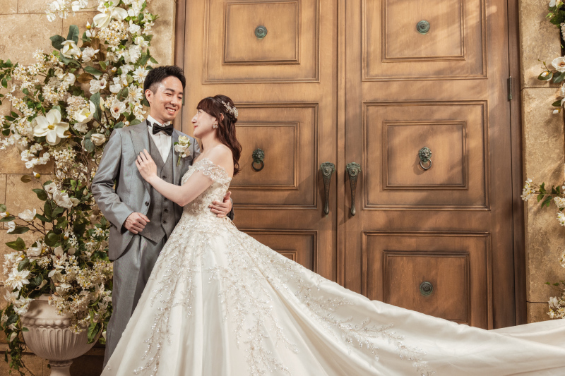 ドレスが広がる美しいウェディングショット♡