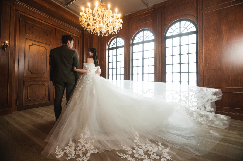 次は、洋館で♪ドレスふわりが印象的な1枚