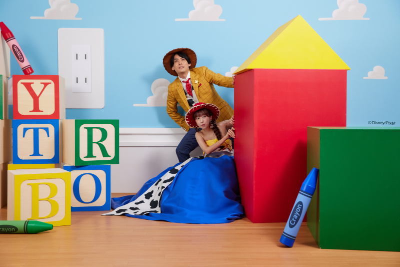 積み木に隠れて...