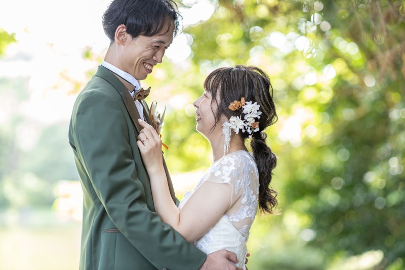 自然の中で輝くふたり