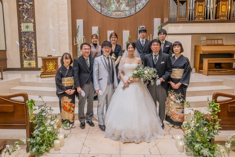 ご親族様を招待して挙式風の写真を残すことも◎