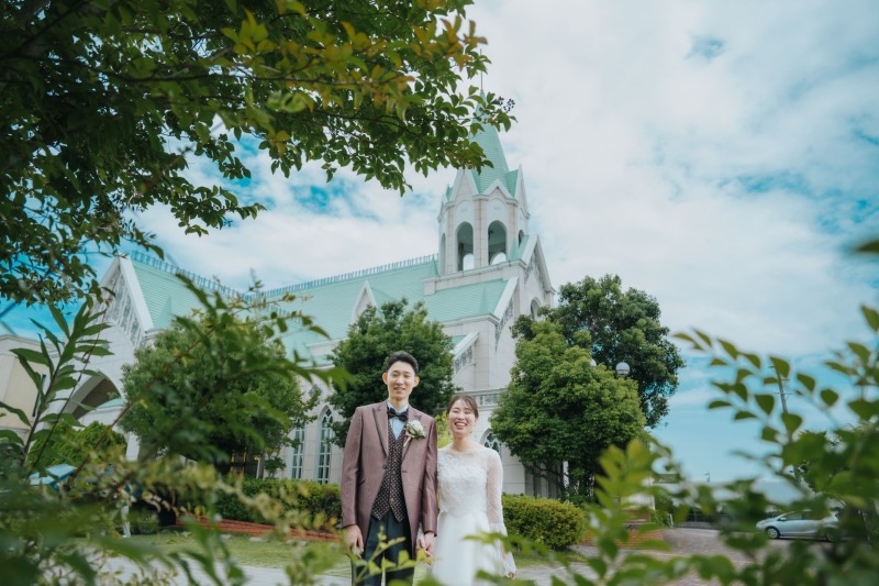 チャペルに見守られるガーデンフォト