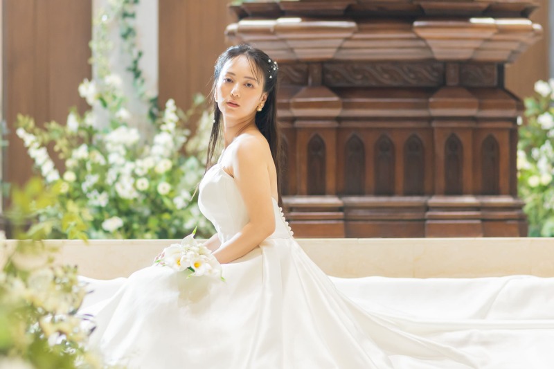 純白のドレスが輝く美しいチャペル