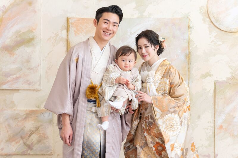 【家族(お子様)と一緒に記念撮影】スタジオ撮影・衣装1着・ファミリーベーシックプラン◇お子様衣装&データ3枚&美肌補正付き◇