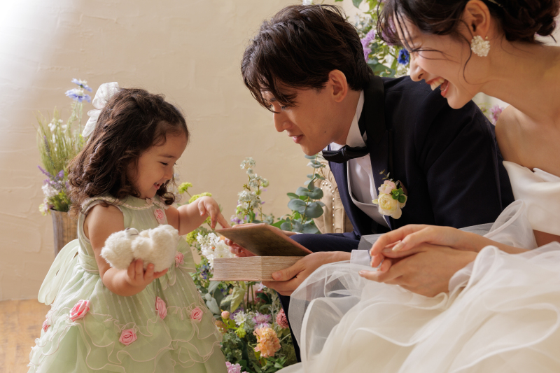 お子様衣装付き!衣装追加料金なし&肌着レンタル付きデータ50カットで安心♪家族で紡ぐフォトウェディングプラン