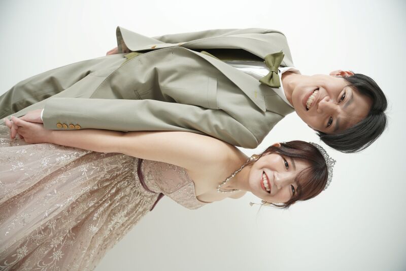 覗き込みポーズ