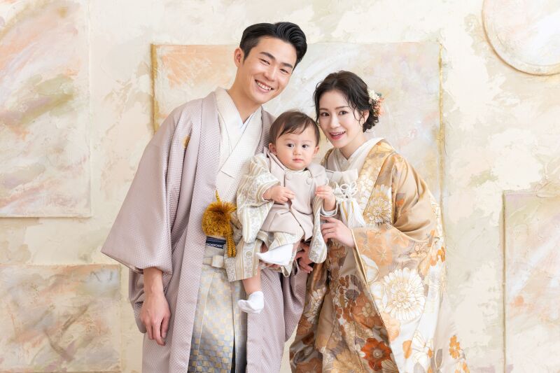 【家族(お子様)と一緒に記念撮影】スタジオ撮影・衣装１着・ファミリーベーシックプラン◇お子様衣装&データ3枚&美肌補正付き◇