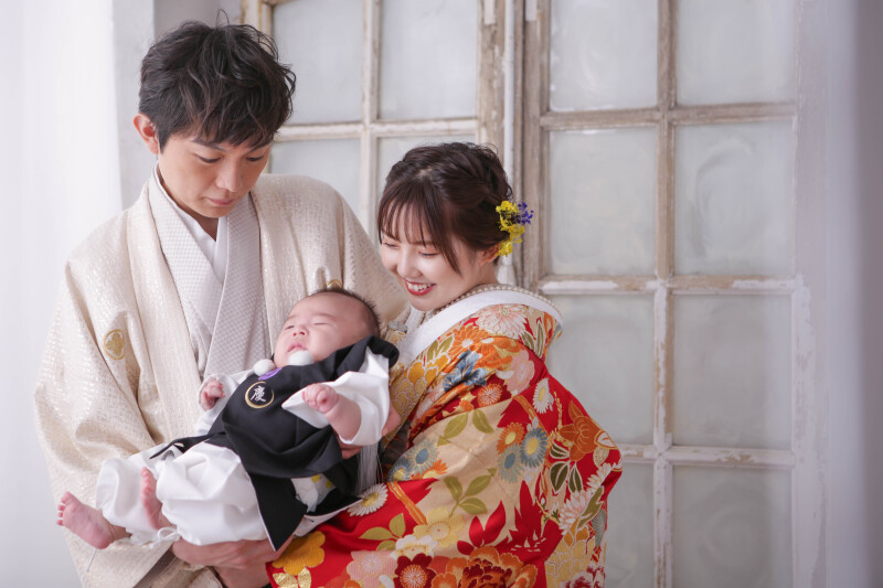 【家族(お子様)と一緒に記念撮影】スタジオ撮影・衣装１着・ファミリーベーシックプラン◇お子様衣装&データ3枚&美肌補正付き◇