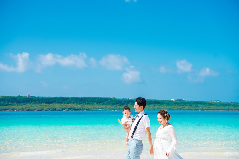 家族も一緒にウェデイングフォト☆マタニティドレスもレンタル可能です