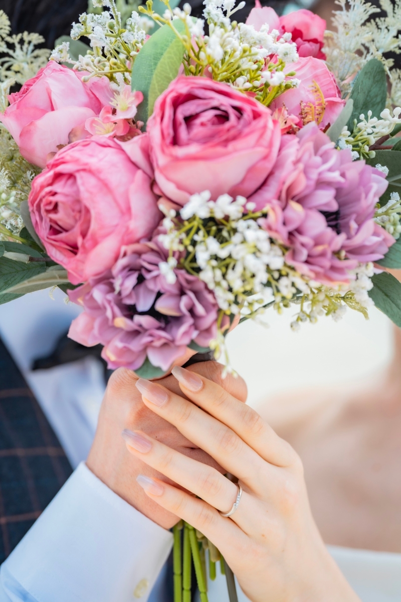 ブーケに隠れてキス♪