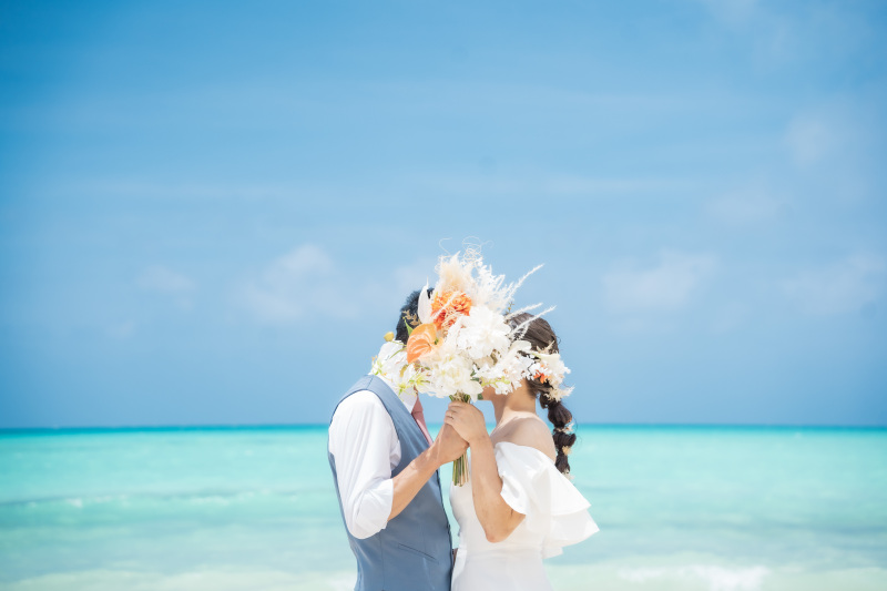 ブーケに隠れてキス♪