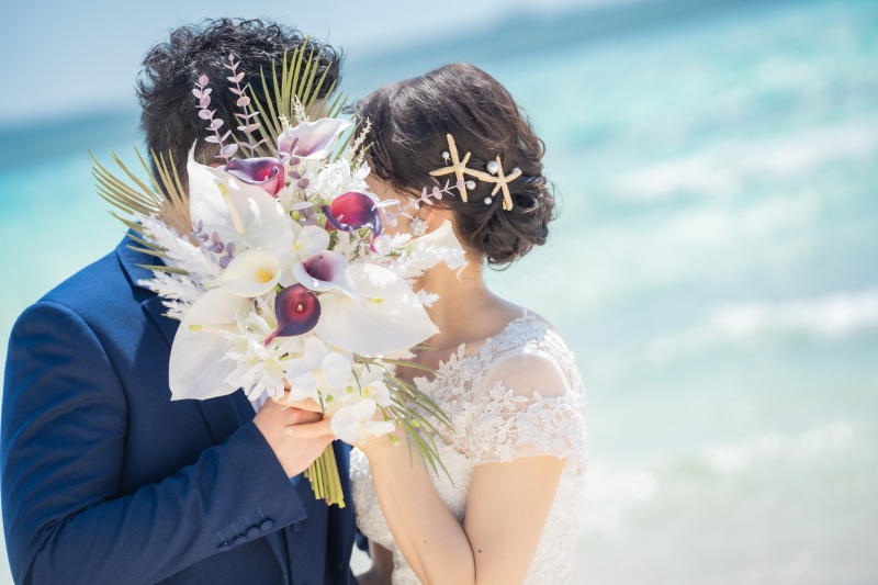 ブーケに隠れてキス♪