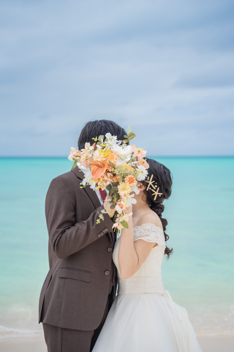 ブーケに隠れてキス!