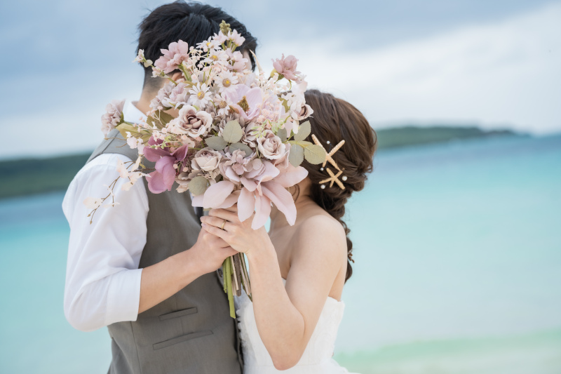 ブーケに隠れてキス♪