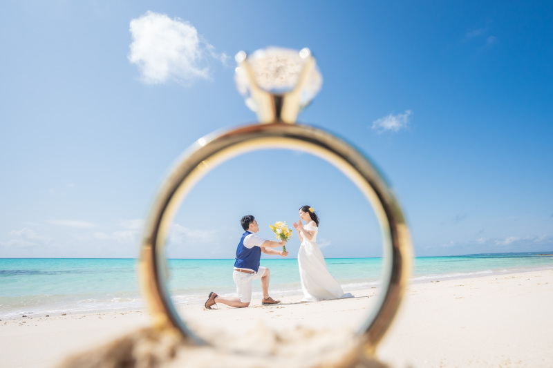 定番の巨大リングに入って!