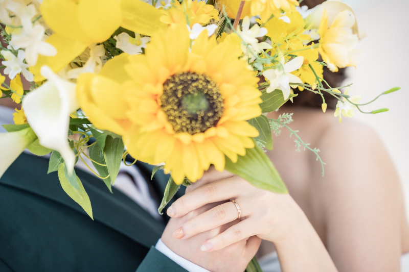 ブーケに隠れてキス♪