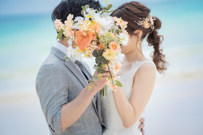 ブーケに隠れてキス♪