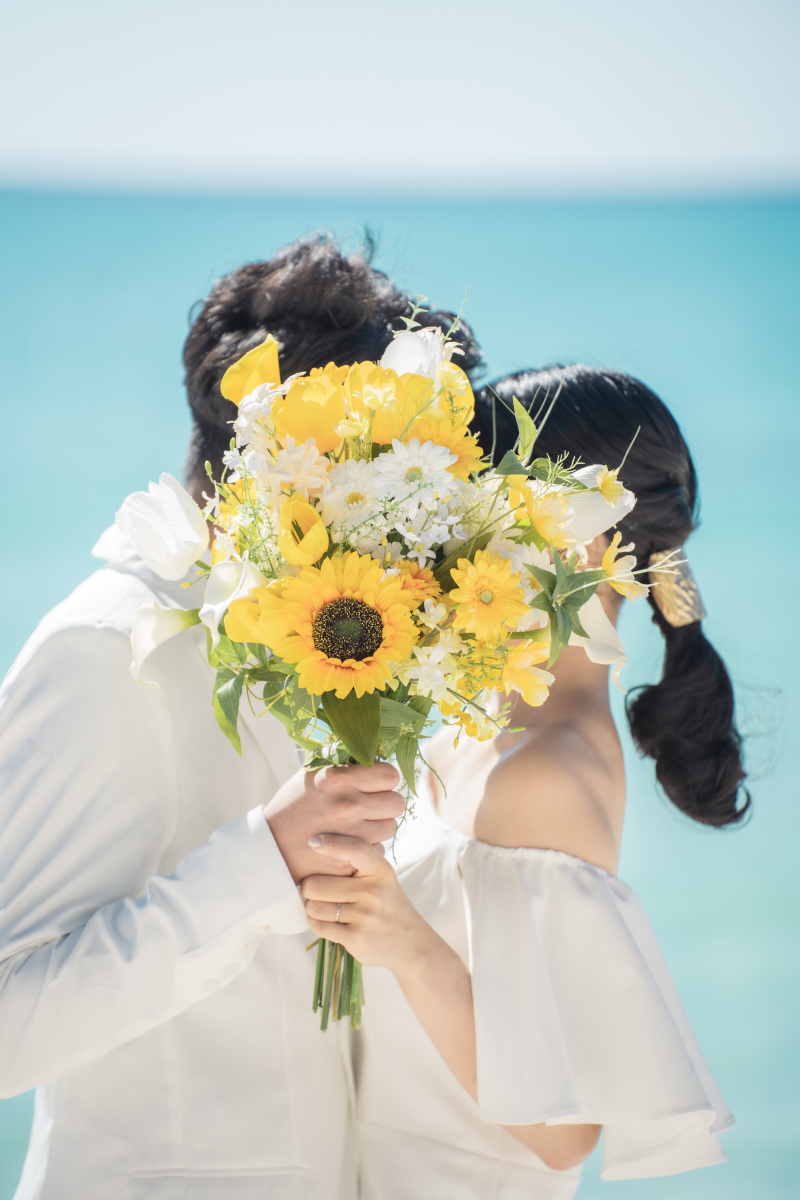 ブーケで隠れてキス