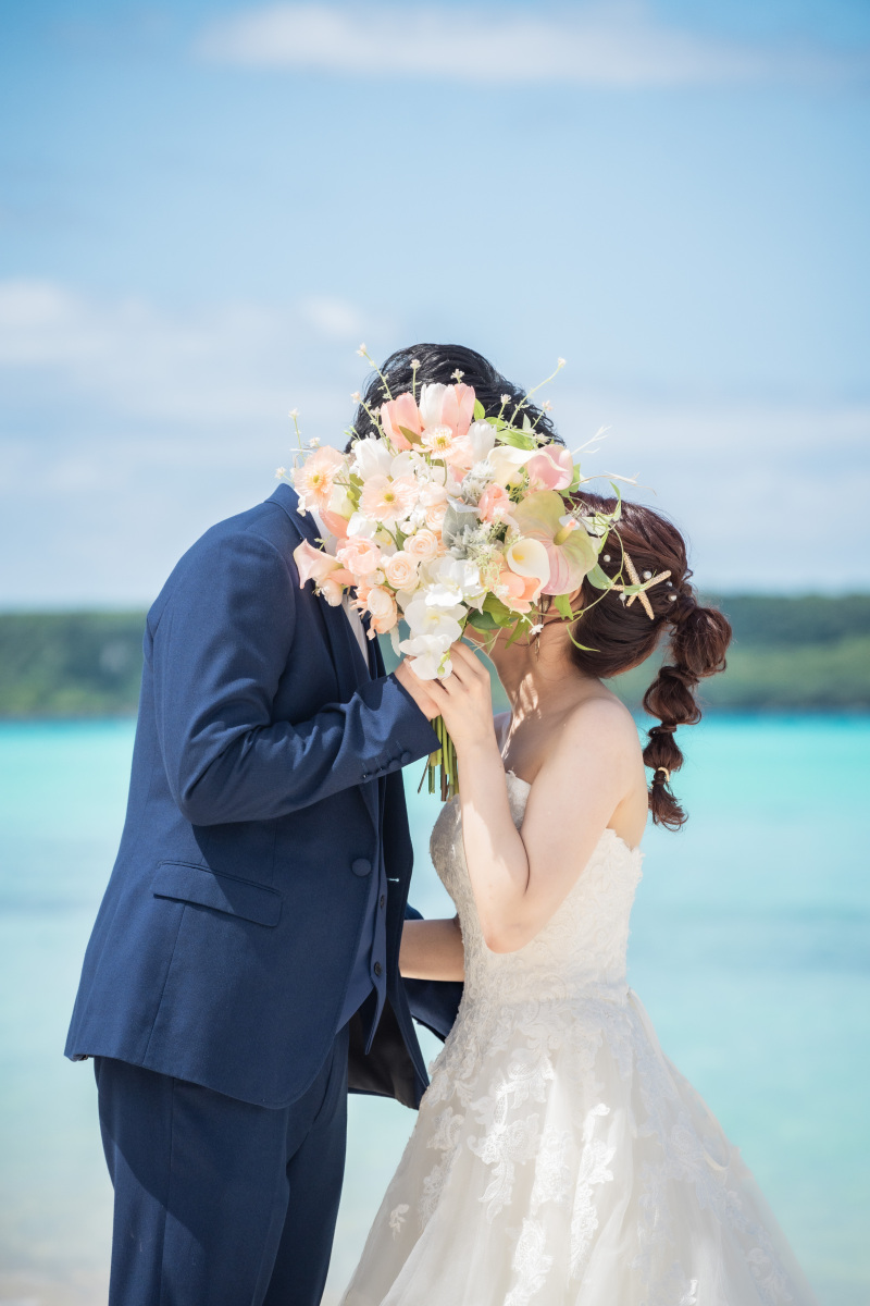 ブーケに隠れてキス♪